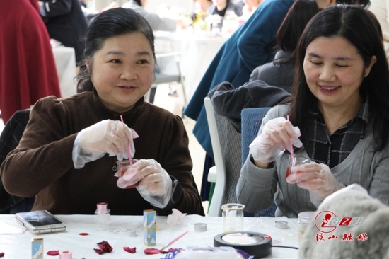 机关分工会举办口红diy活动庆祝国际妇女节